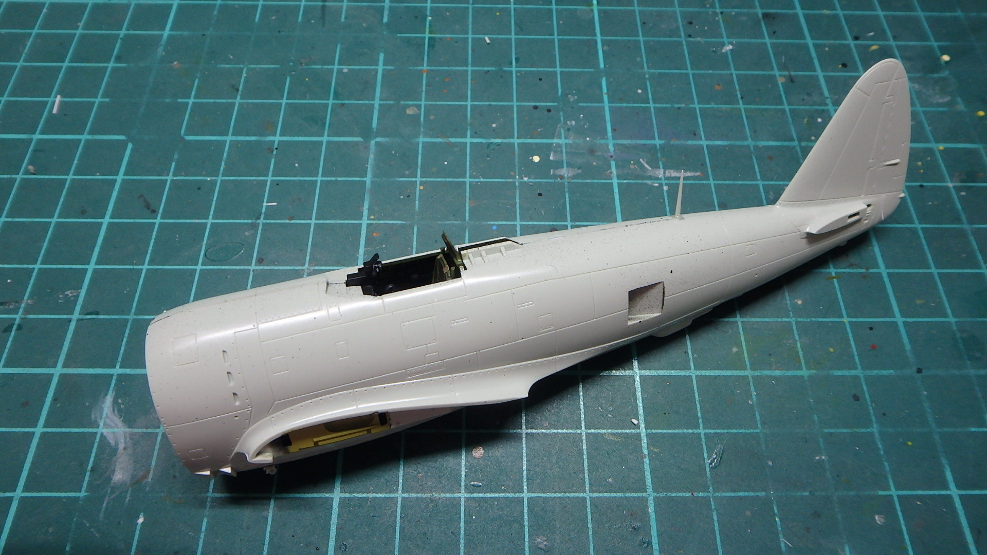 Amazon.com: Hasegawa 1:72 Scale P-47D Thunderbolt Model Kit